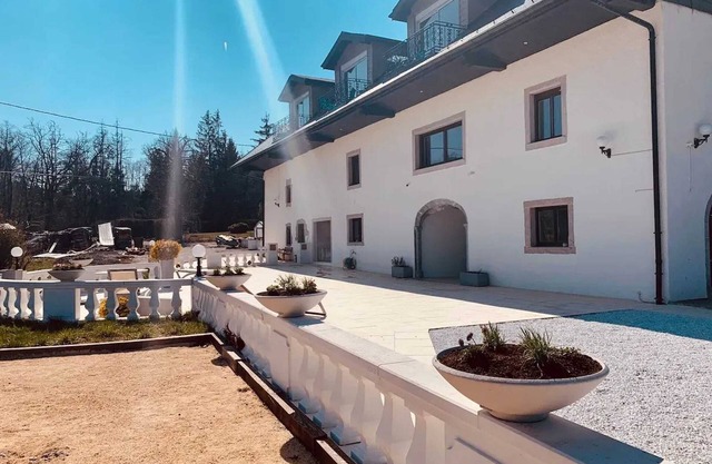 Homerez - Spacious Villa with Pool near Geneva