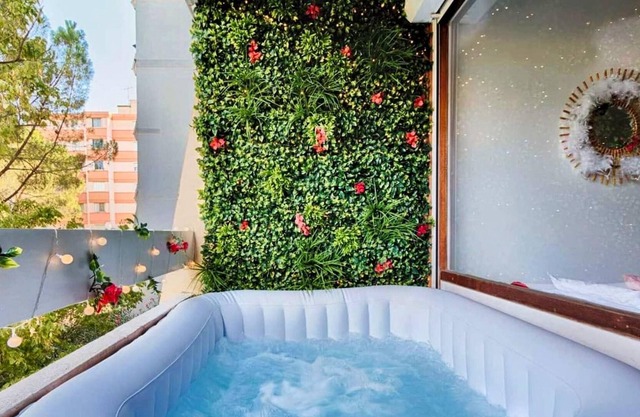 Homerez - Studio for 2 ppl. with shared pool, jacuzzi and balcony at Montpellier