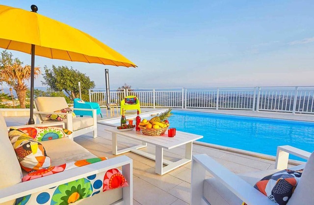 Homerez - Villa 10 km away from the beach with swimming-pool and jacuzzi