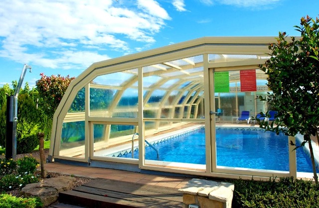 Homerez - Villa for 15 ppl. with swimming-pool, jacuzzi and terrace at Tornabous