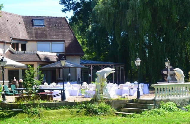 Homerez - Villa for 15 ppl. with garden, terrace and balcony at Courtenay