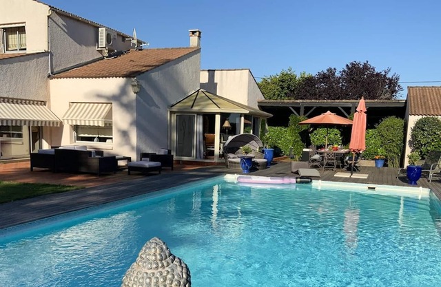 Homerez - Villa for 8 ppl. with swimming-pool, garden and terrace at Nalliers