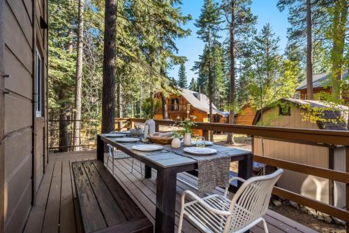 Homewood by AvantStay AMAZING FAMILY Cabin w Hot Tub Sauna