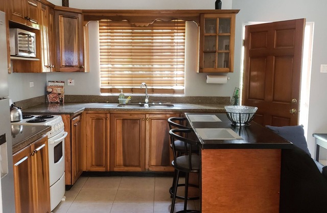 Homey Bjorn Chateau, Super Quiet, Relaxing & Clean, Great for Family or Friends.