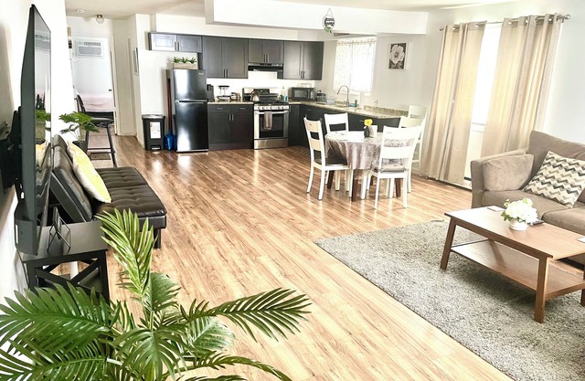 Homey, Cheerful & Spacious🙂