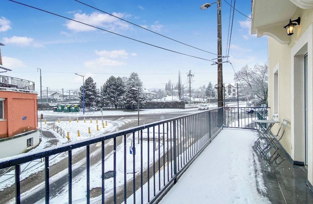 Homey Friendly - Near train station/Private patio