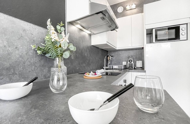 Homey Garden - Free parking/Near Tram/Netflix/Wifi