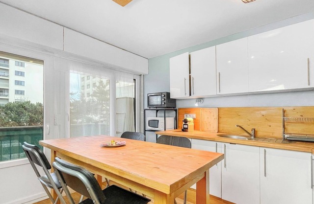 Homey Harbor - Private Balcony/Near tram/Parking
