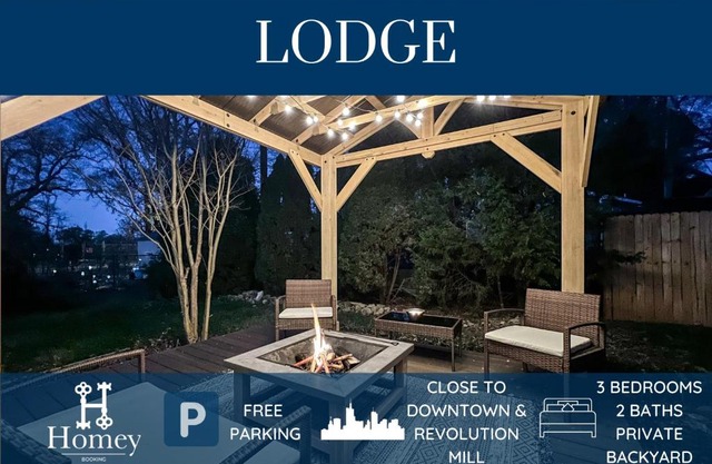 Homey Lodge - Cozy home/Walk to Revolution Mill/Near Downtown/Perfect for groups and family/Free parking