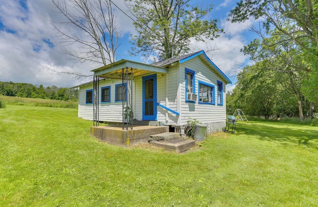 Honesdale Cabin: 110 Shared Acres, Animal Rescue!