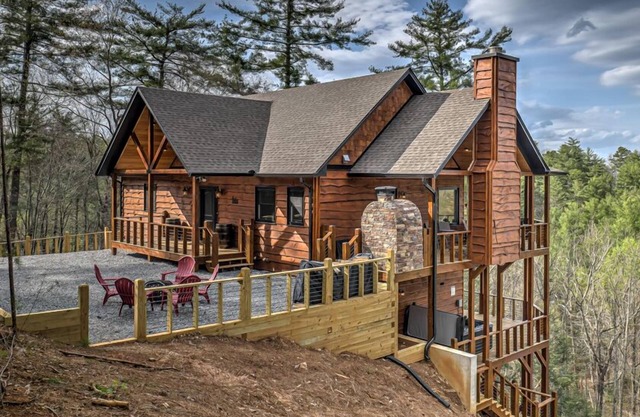 Honey Bear Lodge - Mountain View | Sauna | Hot Tub | Outdoor Pizza Oven