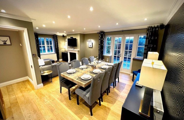 Honey Hill Cottage - 4 Bedroom Detached House