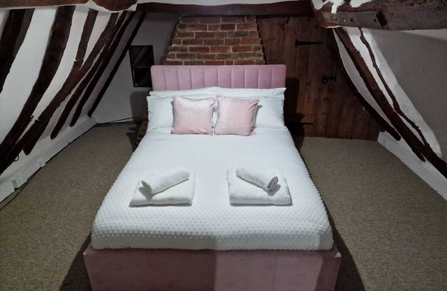 Honey Horsefield Grade ll 1650 Thatched Cottage