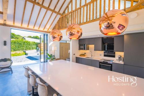 Honeybee Barn - Stunning 4-Bed Rural Paradise