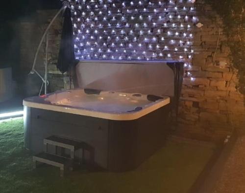 Honeybee Cottage, with a log fire & a hot tub.