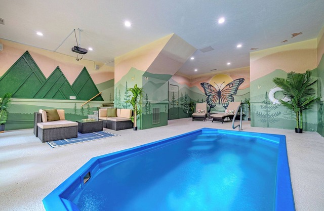 Honeymoon Cabin with Heated Indoor Pool, Hot Tub, Arcade, Bbq