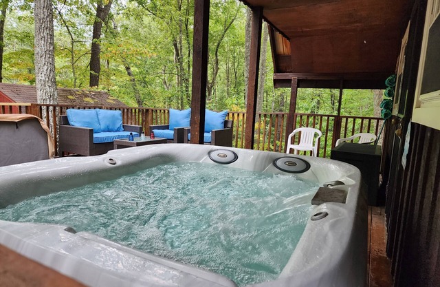 Hootinany Cabin near Cave Run Lake cabin w/Hot Tub
