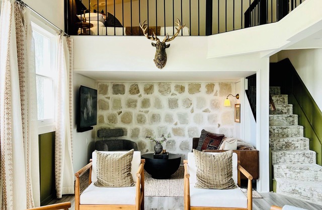 HOOTING HAUS - HOT TUB - FIRE PIT - CABIN RETREAT