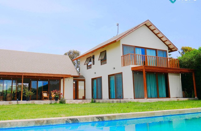 HOP Solarena: Classic Charm with Lagoon View