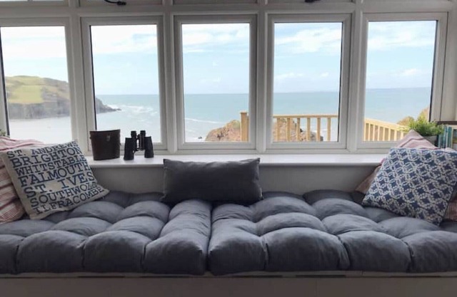 Hope Cove, sleeps 2-9, glorious sea views, pet friendly