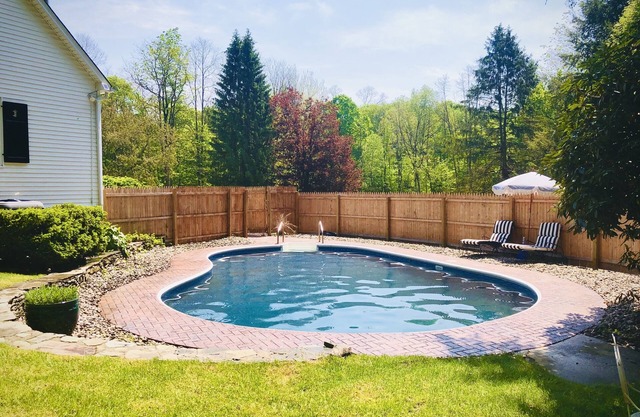 Hopewell Haven w/heated pool and hot tub