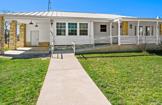 Hopf Haus | 2/1.5 Cottage | Coffee Bar with Microwave & Fridge