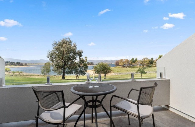 Horizons 414 - Deluxe Lake Front Studio l Pool l Tennis l WiFi