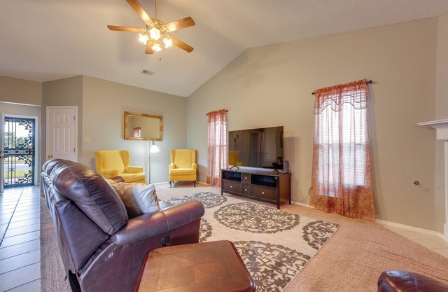 Horn Lake Home w/Yard: 8 Mi to Graceland!