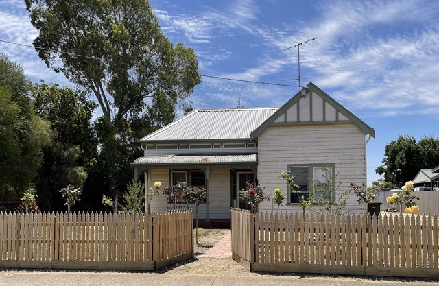 Horsham stayz 3 bedroom 3 bathroom house