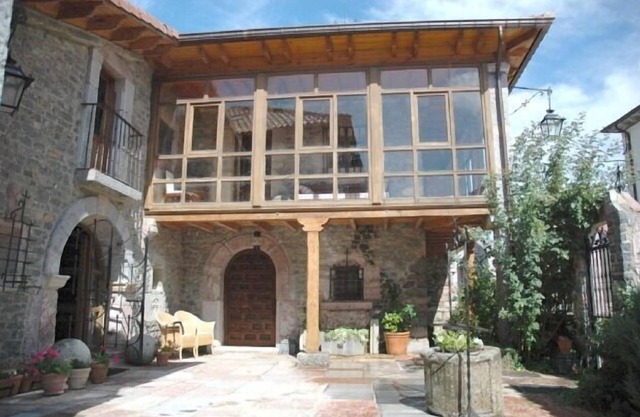 Hospital del Caminante I. 4 Bedrooms with double bed and bathroom. 8+1 (9p)