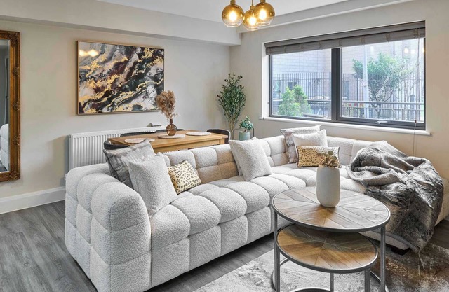 Host & Stay | Chic Townhouse by the Docks