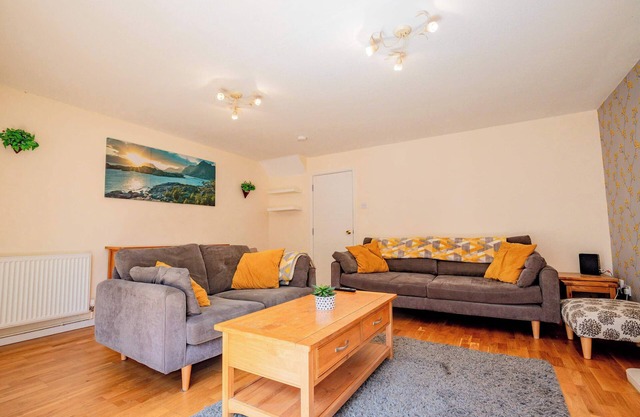Host & Stay | Manfield Avenue