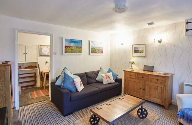 Host & Stay | Rosella Cottage