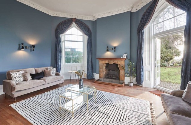 Host & Stay | Silton Hall