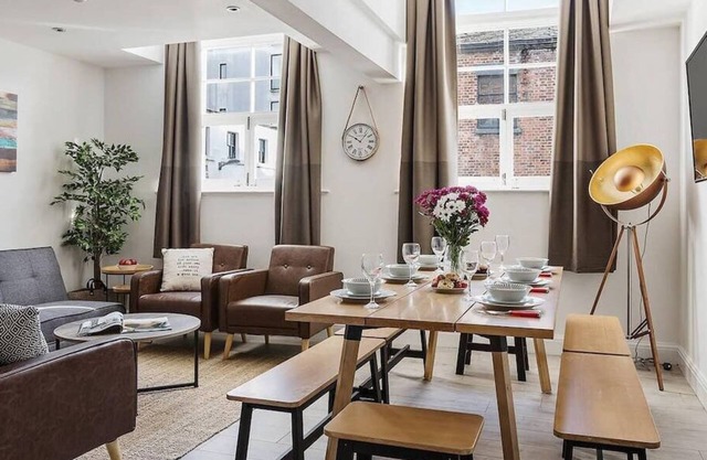 Host & Stay | Slater Street Apartment IV