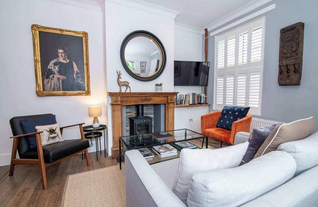 Host & Stay | Terrace House on Canal