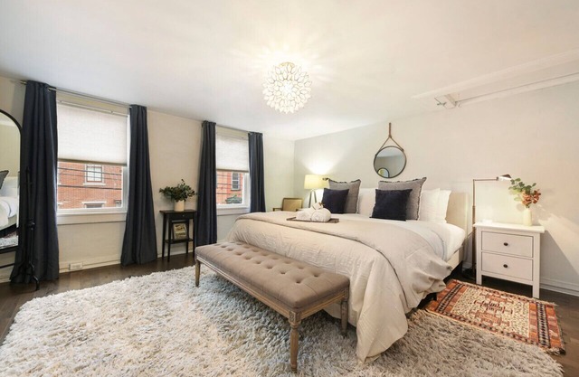 ★ HostWise Stays ★ Off-Street Parking, King Bed, Amazing War Streets!