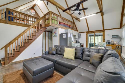 Hot Tub and Resort Amenities Pocono Lake Retreat!