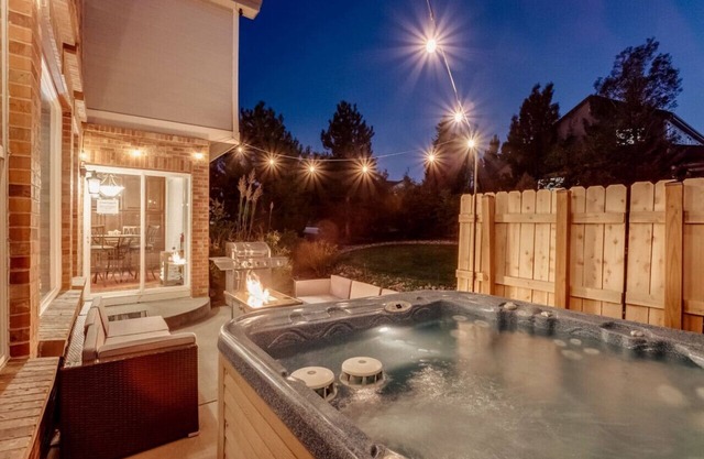 Hot-Tub | Close to Denver | Garage & Fire Pit