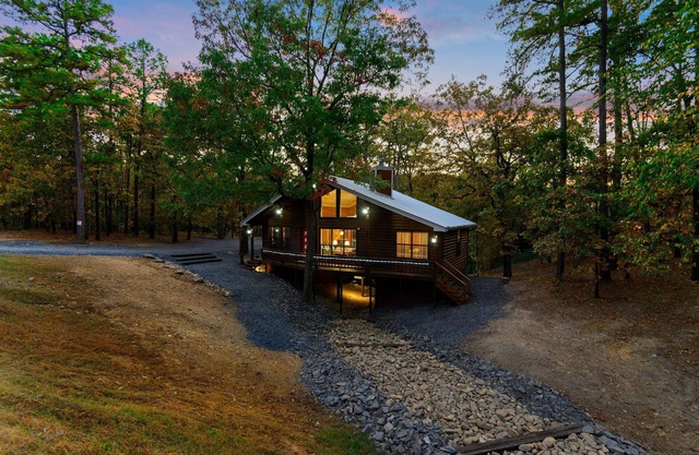 Hot Tub ! Cool Price !nBest deal at Broken Bow Lake and Beavers Bend area.
