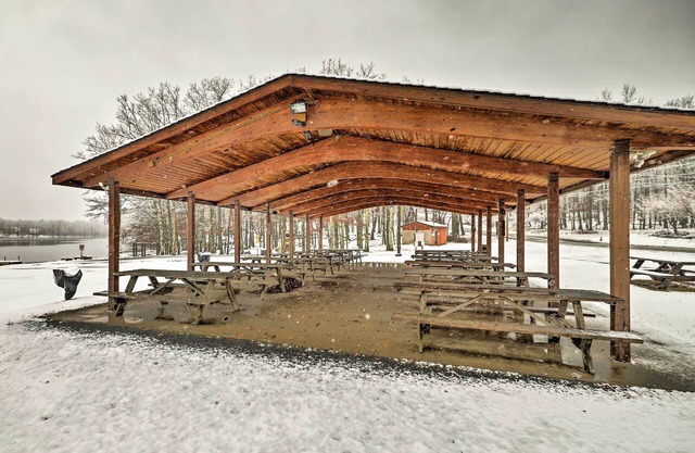 Hot Tub + Deck: Pet-friendly Poconos Getaway!