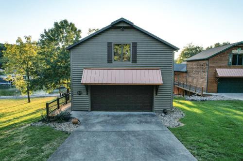 Hot Tub, Fire Pit, Awesome Loft & Amazing Views!