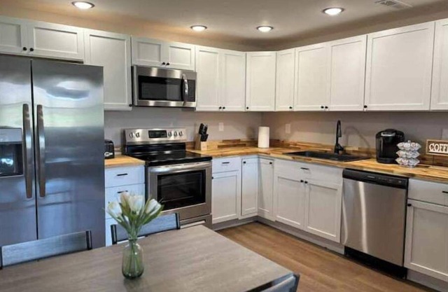 Hot Tub! Fire pit! Picnic area & Grill! Dog friendly! Hardwicks Creek Haven@RRG