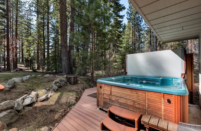 Hot Tub, Fire Pit, Wet Bar, Near Trails, Sleeps 10