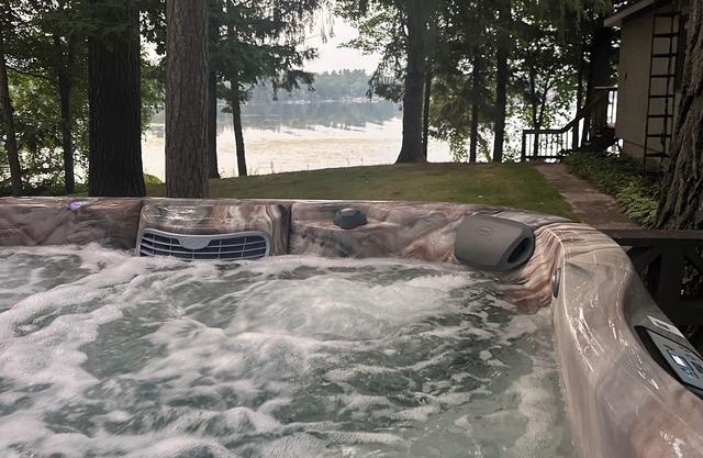 Hot tub, fishing, lake front-relax! retreat Sleeps 16