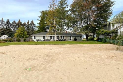 HOT TUB - Grand Haven/Spring Lake Waterfront Home