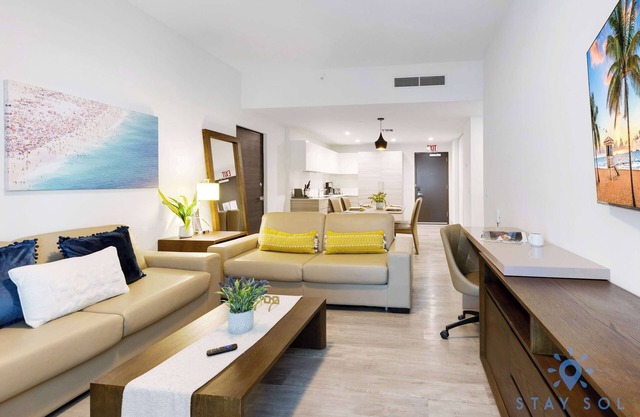 Hot Tub+ Gym +Rooftop Pool |Hollywood Beach