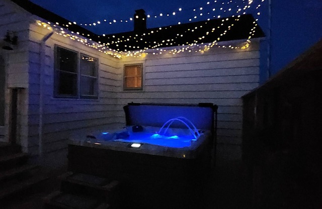 Hot Tub House Kipling Cottages Deck Fire Pit Sauna 2 bed/1 bath Smart TVs WiFi