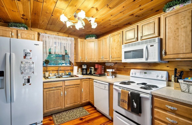 Hot Tub | Jacuzzi | Patio | Pet-Friendly | WiFi