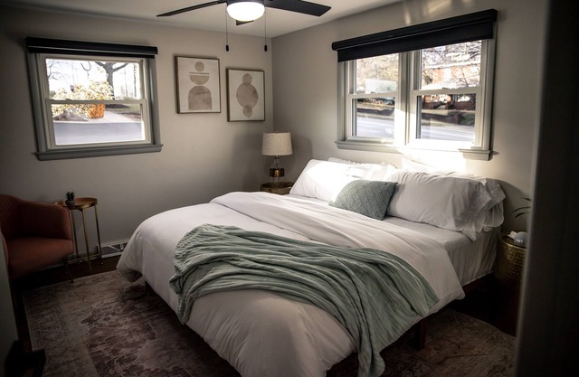 Hot tub, king beds, outdoor spaces, perfect for 2-4 guests but sleeps up to 8!